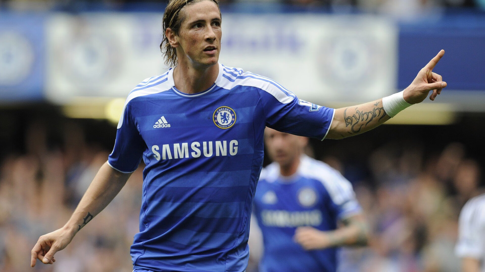 “彭尤蝶泳自由泳迎新高峰，勇破个人纪录”